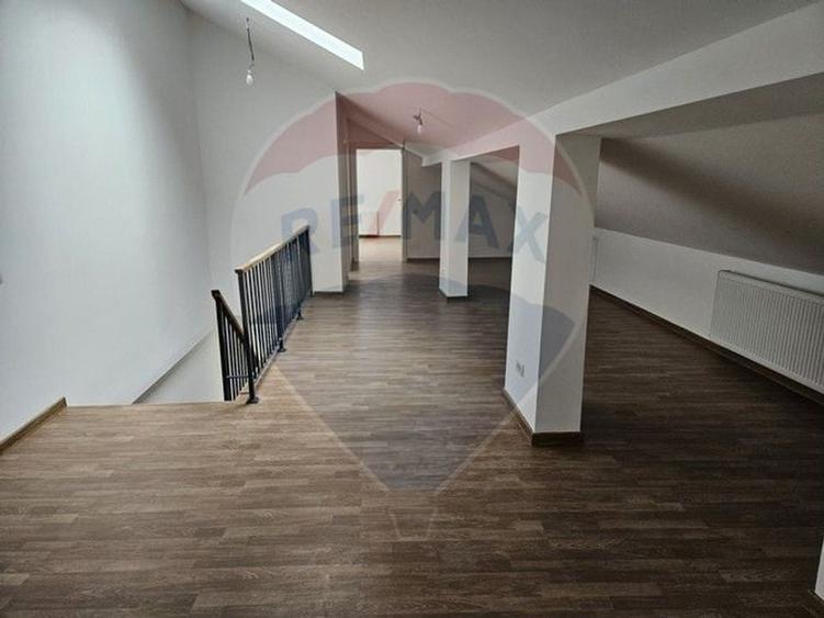 Casă / Vilă cu 4 camere de închiriat în zona Tei - 7