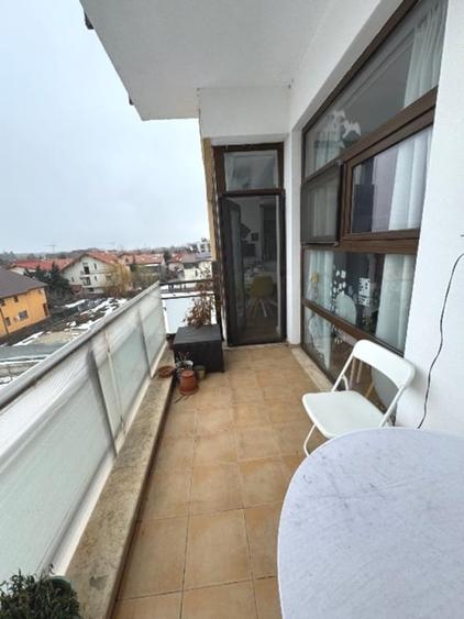 Apartament cu 3 camere semidecomandat, mobilat în Iancu Nicolae