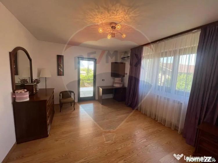 Casă cu 5 camere cu Teren 679 Mp în Central