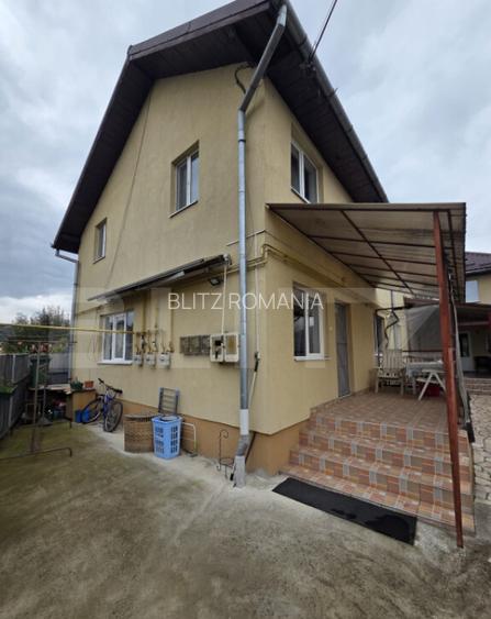 Casa tip triplex de vanzare, 100 mp, zona Centrala