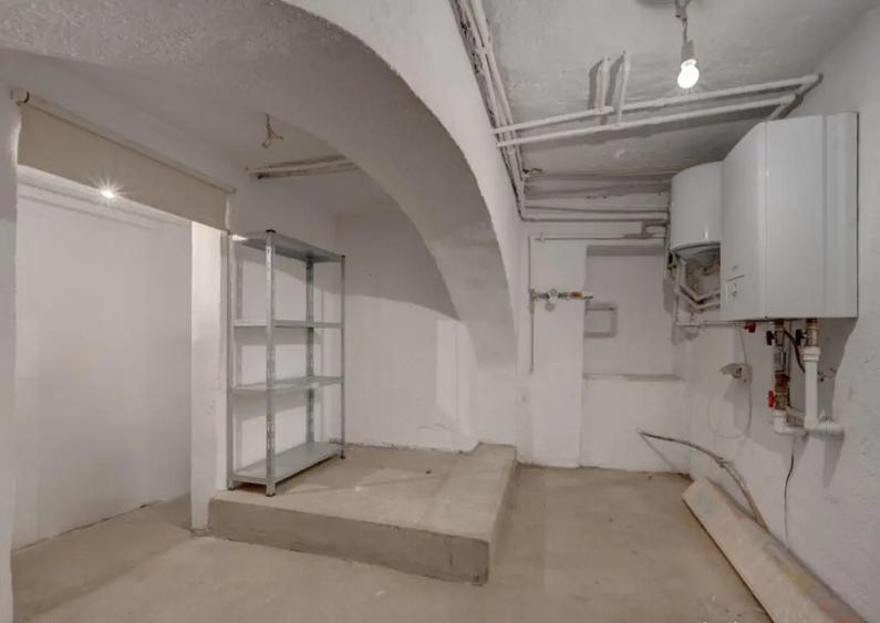 In Cartierul Evreiesc, casa 3 camere pivnita si mansarda - 12