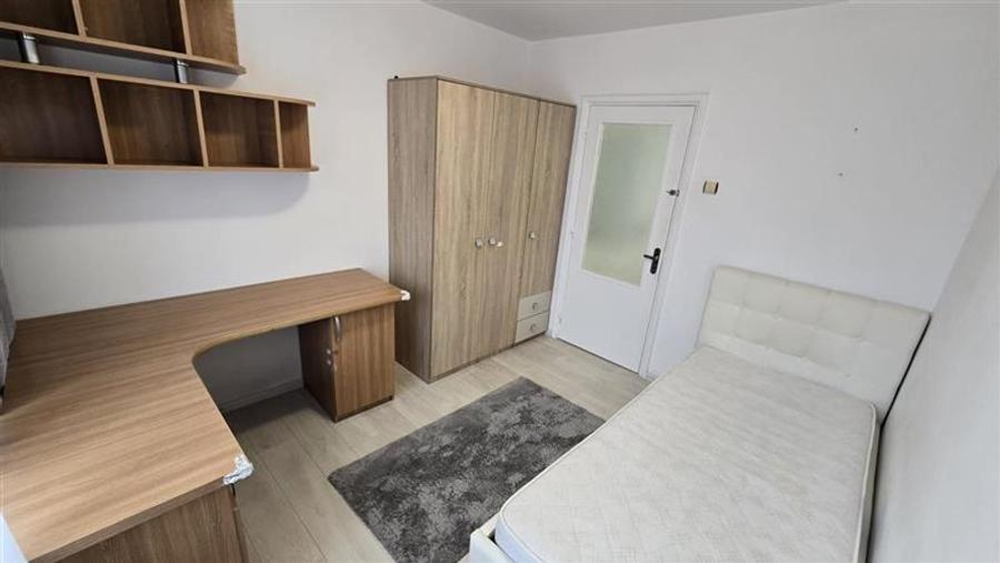 Apartament cu 3 camere semidecomandat, mobilat în Alexandru Obregia