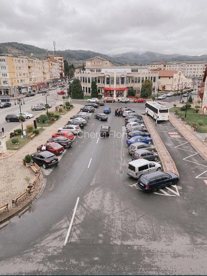 Vand apartament cu 2 camere in Brad