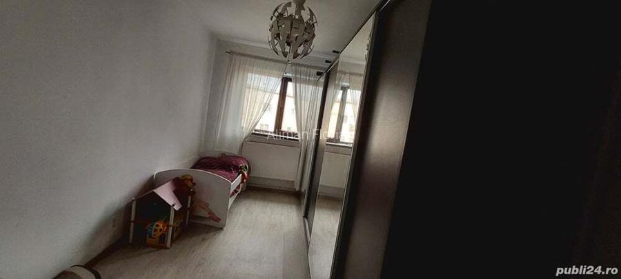 Vand Apartament 3 camere Vand Apartament 3 camere