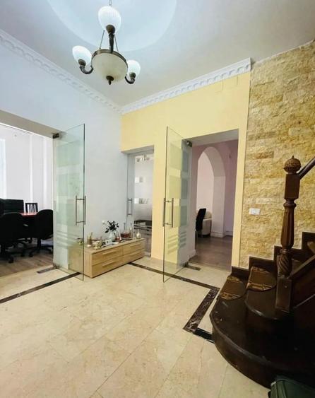 Bijuterie Arhitecturală: Refugiul tău de Lux cu Piscină în Inima Orașului - 12