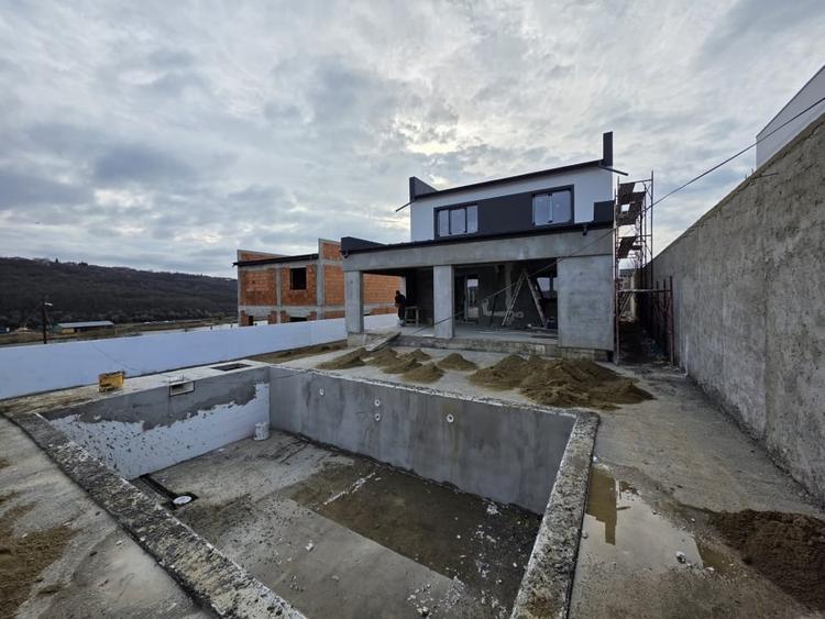 Vila exclusivista cu piscina langa lac. Acasa ca in vacanta! - 2