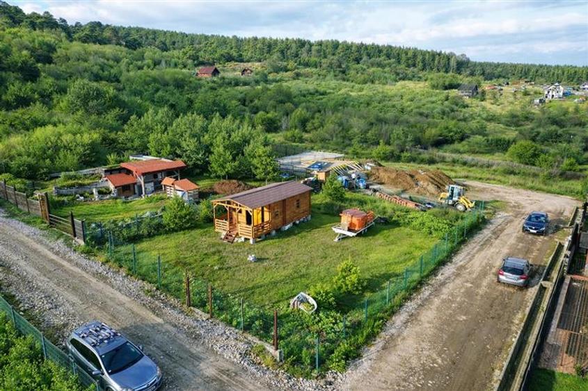 Teren intravilan 520 mp cu casuta din lemn,zona linistita,aproape de oras,Sancra - 1