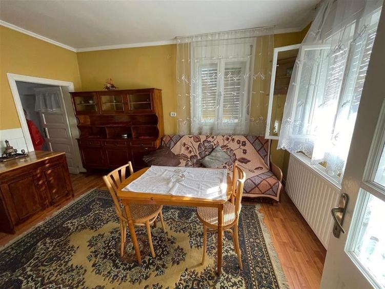 Casă individuală cu 5 camere cu Teren 4500 Mp în Tinăud