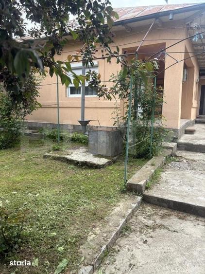 Casă cu 5 camere cu Teren 1350 Mp în Central