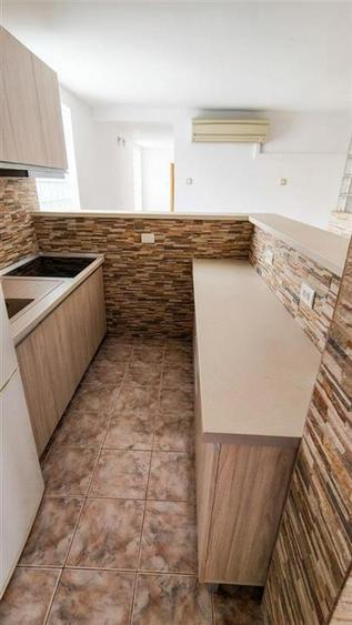 Casă cu 6 camere cu Teren 249 Mp în Rogerius