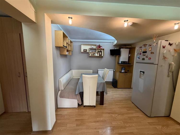 Apartament cu 3 camere decomandat, mobilat în Ultracentral