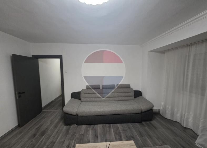 Apartament cu 2 camere semidecomandat, mobilat în Dâmbovița