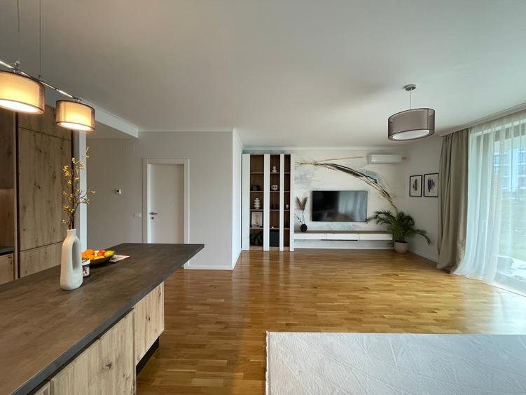 Apartament cu 4 camere decomandat în Băneasa