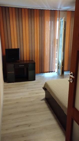 Bulevardul Timisoara-Strada SIbiu( ZONA FAVORIT) 3 camere - 8