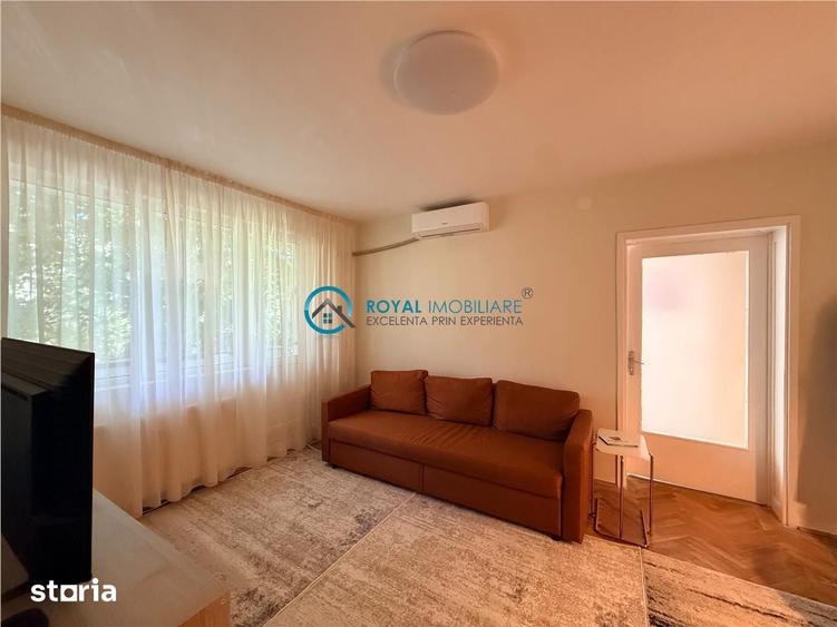 Apartament cu 3 camere semidecomandat în Democrației