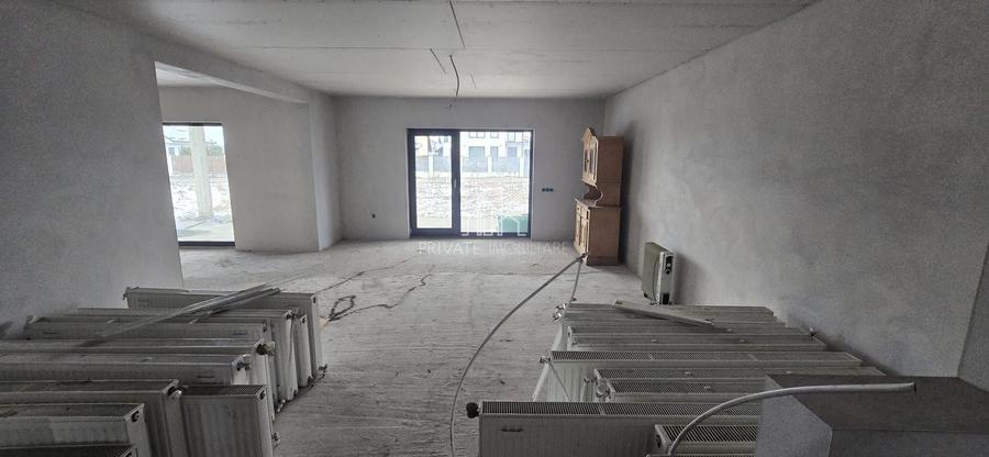 Casă individuală cu 4 camere cu Canalizare în Solovăstru