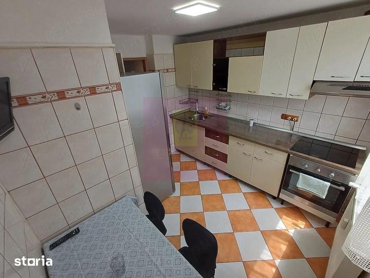 Apartament cu 3 camere decomandat în Berceni