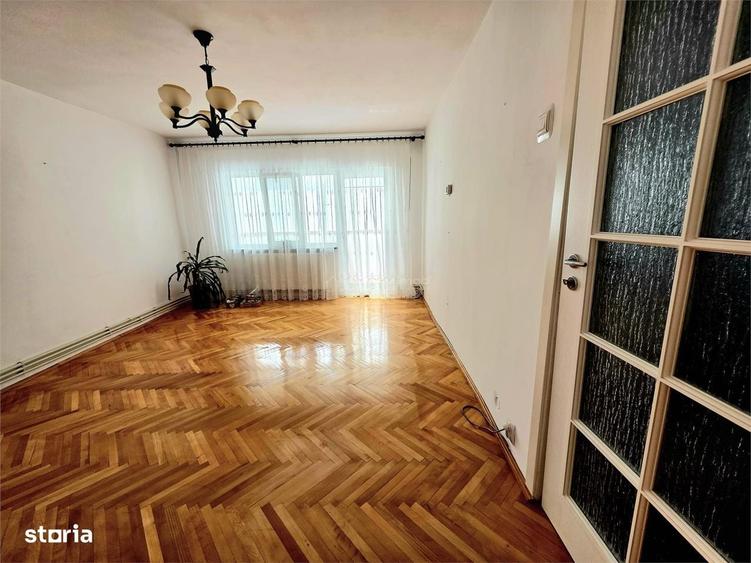 Apartament cu 4 camere decomandat în Băceni