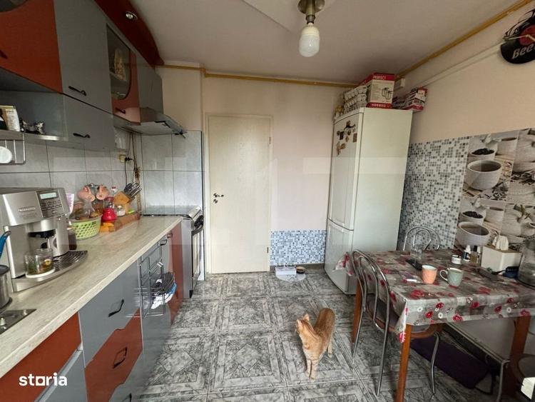 Apartament de vanzare, cu 3 camere decomandat, 61 mp, zona Progresul - 11