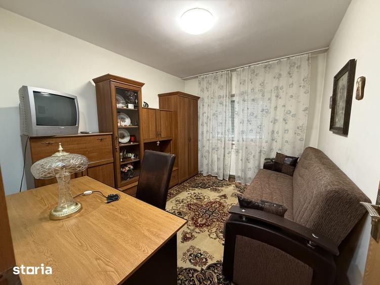 Apartament cu 3 camere decomandat în Soarelui
