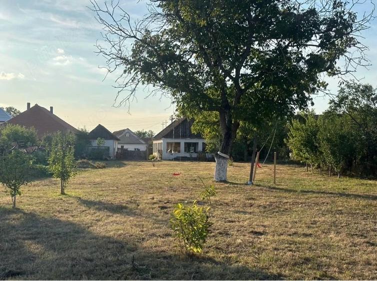 Casă cu 3 camere cu Teren 38 Mp în Sânlazăr