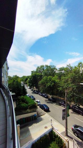 Apartament cu 4 camere semidecomandat în Herăstrău