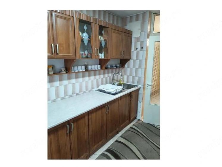 Apartament cu 4 camere decomandat în Rahova