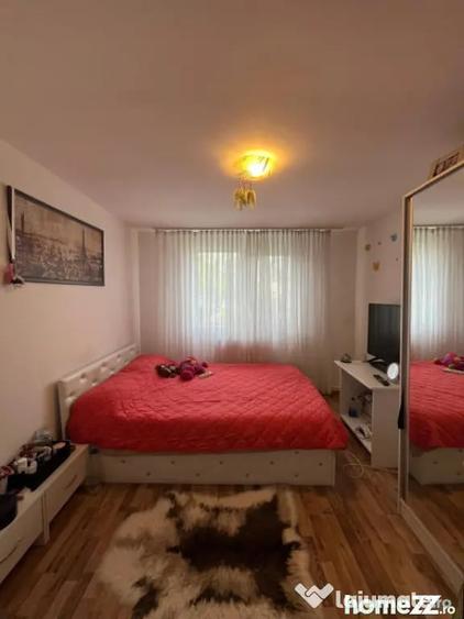 Casă cu 7 camere cu Teren 2354 Mp în Malu Mare