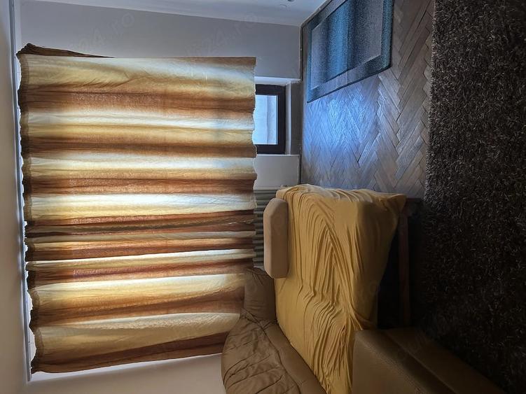 Apartament cu 3 camere semidecomandat în Craiovei