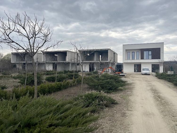 Casă cu Teren 1350 Mp în Șimian