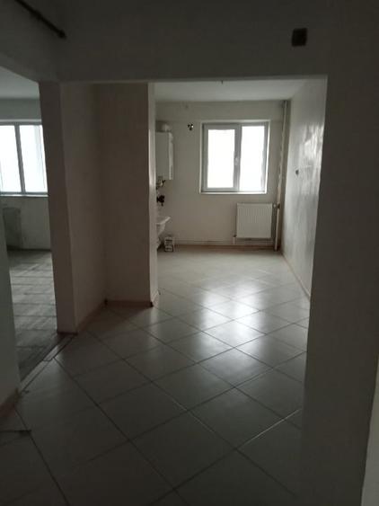 Apartament cu 3 camere decomandat în Casa de Cultură