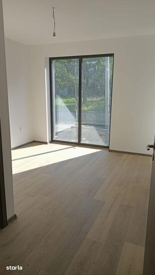 Casă cu 3 camere cu Teren 400 Mp în Budeasa