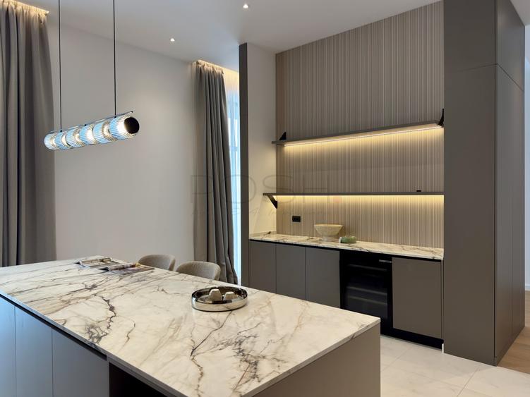 Penthouse cu 4 camere decomandat, mobilat în Herăstrău
