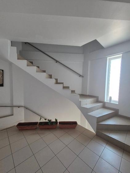 Spatiu central birouri, cabinete - 8