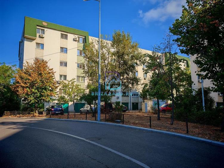 Doamna Ghica, bloc 2002, etaj 3/4, decomandat, doua bai