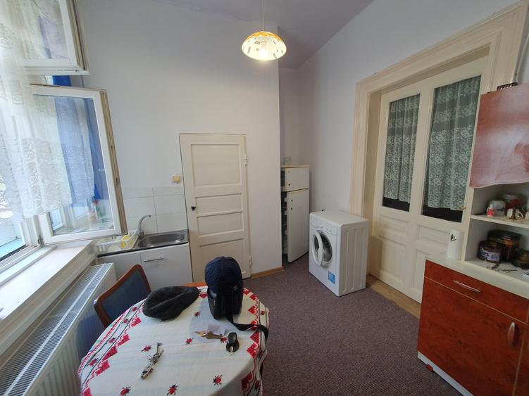 str Lunga, garsoniera , 225 euro - 3