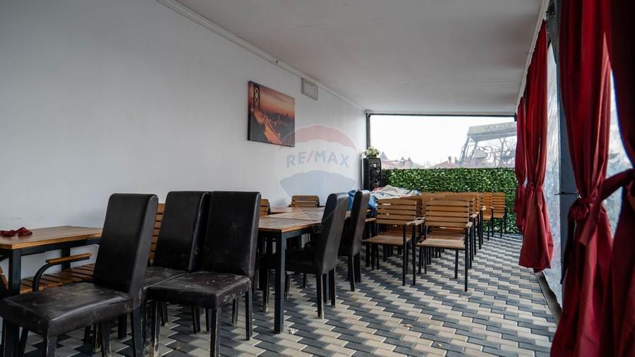 Vanzare  casa cu restaurant, terasa si teren intravilan liber - Titu - 5