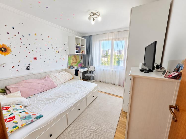 Apartament cu 3 camere decomandat în Dristor