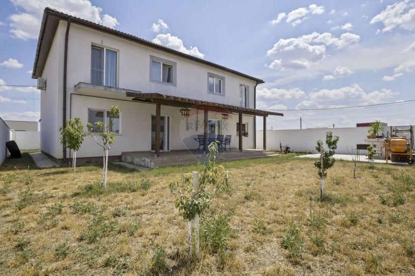 Duplex cu 8 camere cu Teren 491 Mp în Vladimirescu
