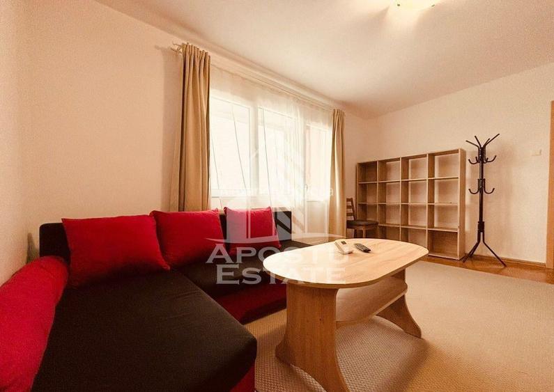 Apartament cu 3 camere, centrala proprie, zona Circumvala...