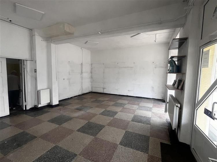 Spatiu comercial de 120 mp in Plopeni, zona cu vad . - 1