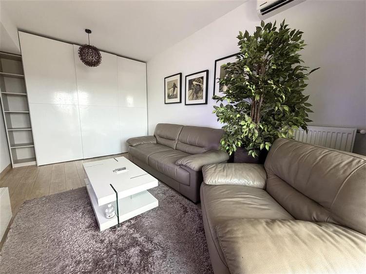 Apartament cu 3 camere decomandat în Nicolina