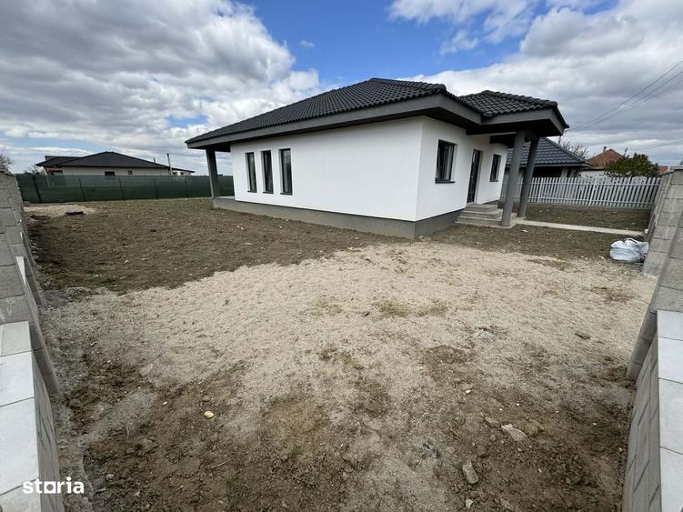 Casa noua 2 dormitoare + living , 4.5 ari teren , Lazuri - 2