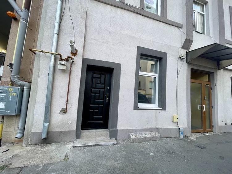 Pța Victoriei Închiriez spațiu comercial recent renovat 35 mp centrală termică - 6