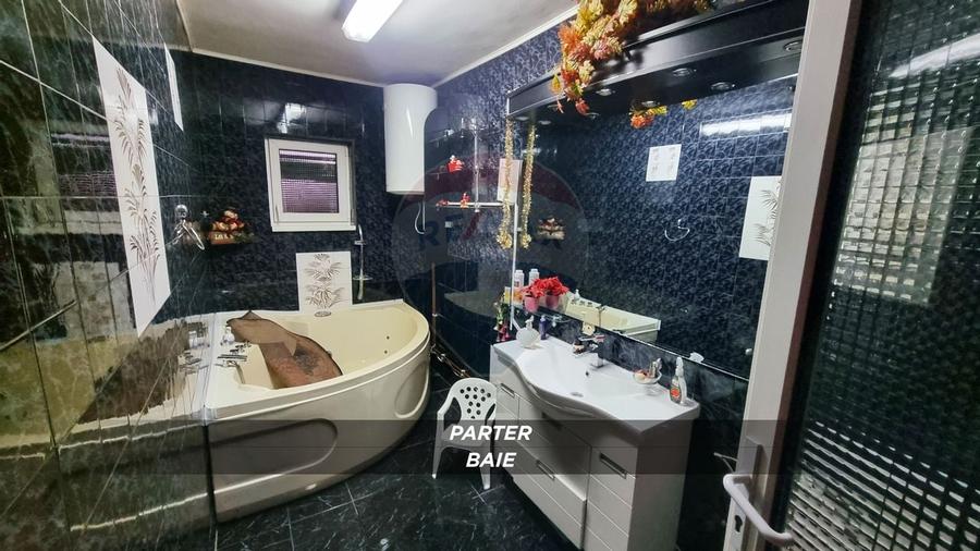 Casă / Vilă cu 10 camere de vânzare în SIGHETUL MARMATIEI zona Central - 48