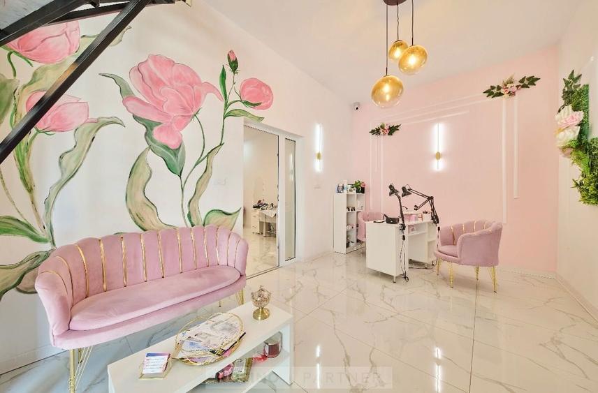 Inchiriez camera intr-un salon - 1