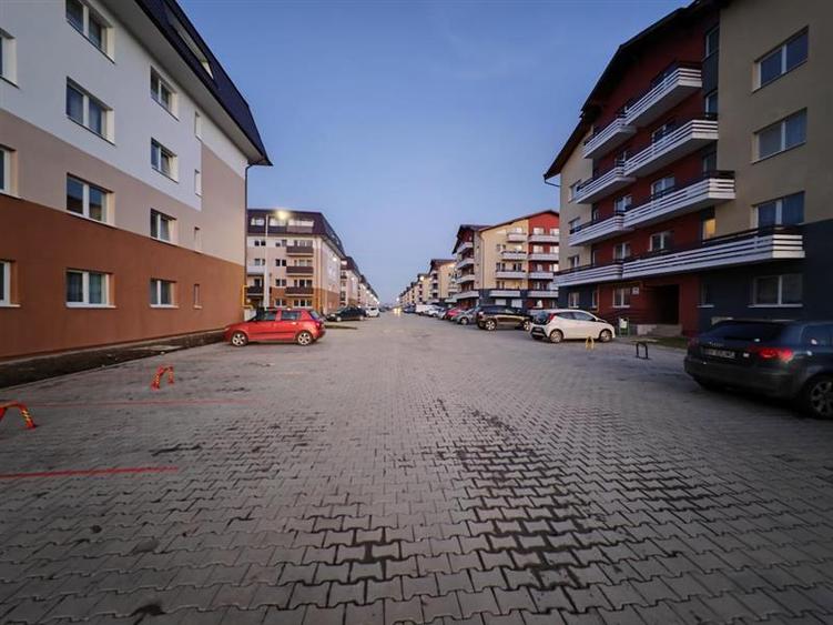 Apartament cu 2 camere decomandat, mobilat în Sânpetru
