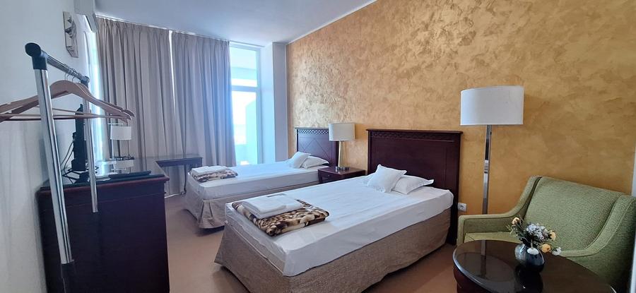 EXCLUSIV - OCAZIE ! EFORIE SUD FRONTAL MARE COMPLEX TURISTIC 3.745 MP. 30 CAMERE - 30