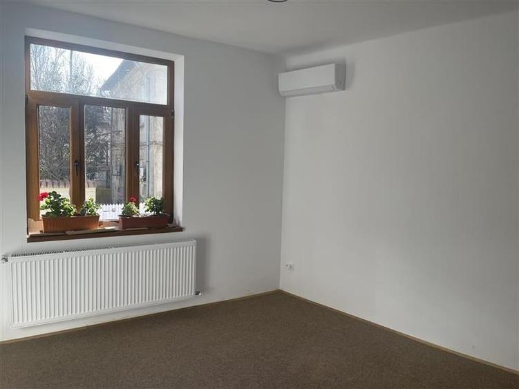 Dacia Polona casa singur curte D+Parter inalt 4 camere ideal birou - 1