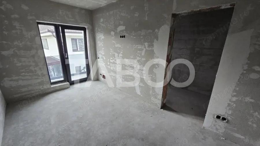 Duplex de vanzare 450mp teren liber 4 camere 2 bai 2 parcari Selimbar - 10